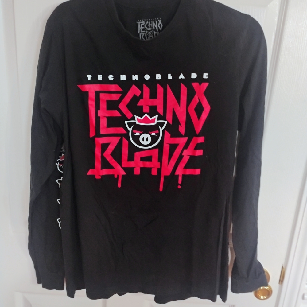 Black Long Sleeve Tee